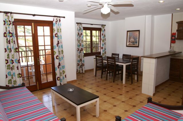 Отель Bahia Park Cala En Porter  Интерьер фото
