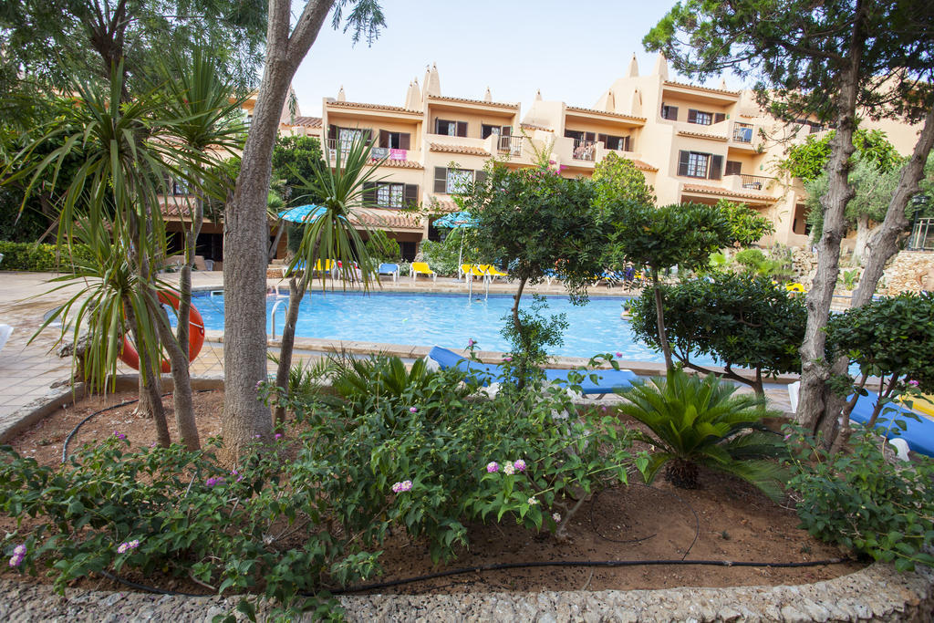 Отель Bahia Park Cala En Porter  Экстерьер фото