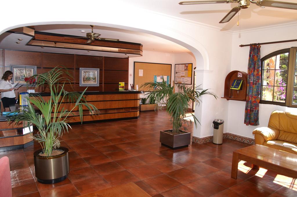 Отель Bahia Park Cala En Porter  Экстерьер фото