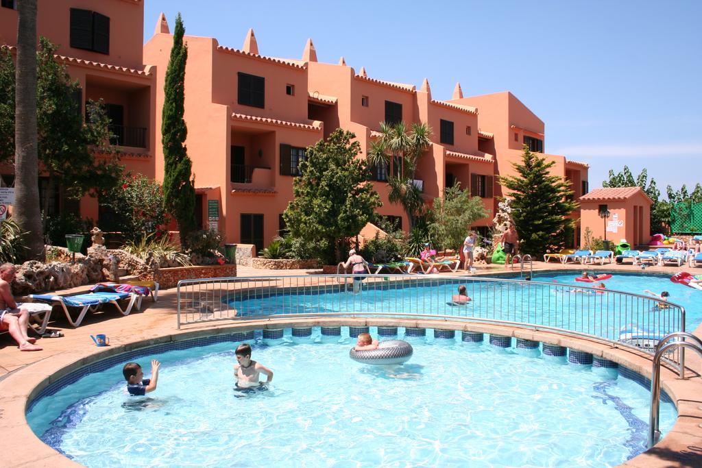Отель Bahia Park Cala En Porter  Экстерьер фото
