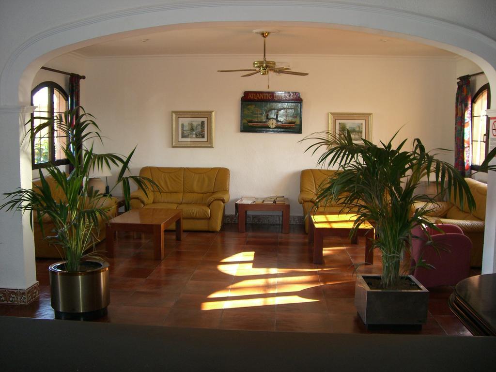 Отель Bahia Park Cala En Porter  Экстерьер фото